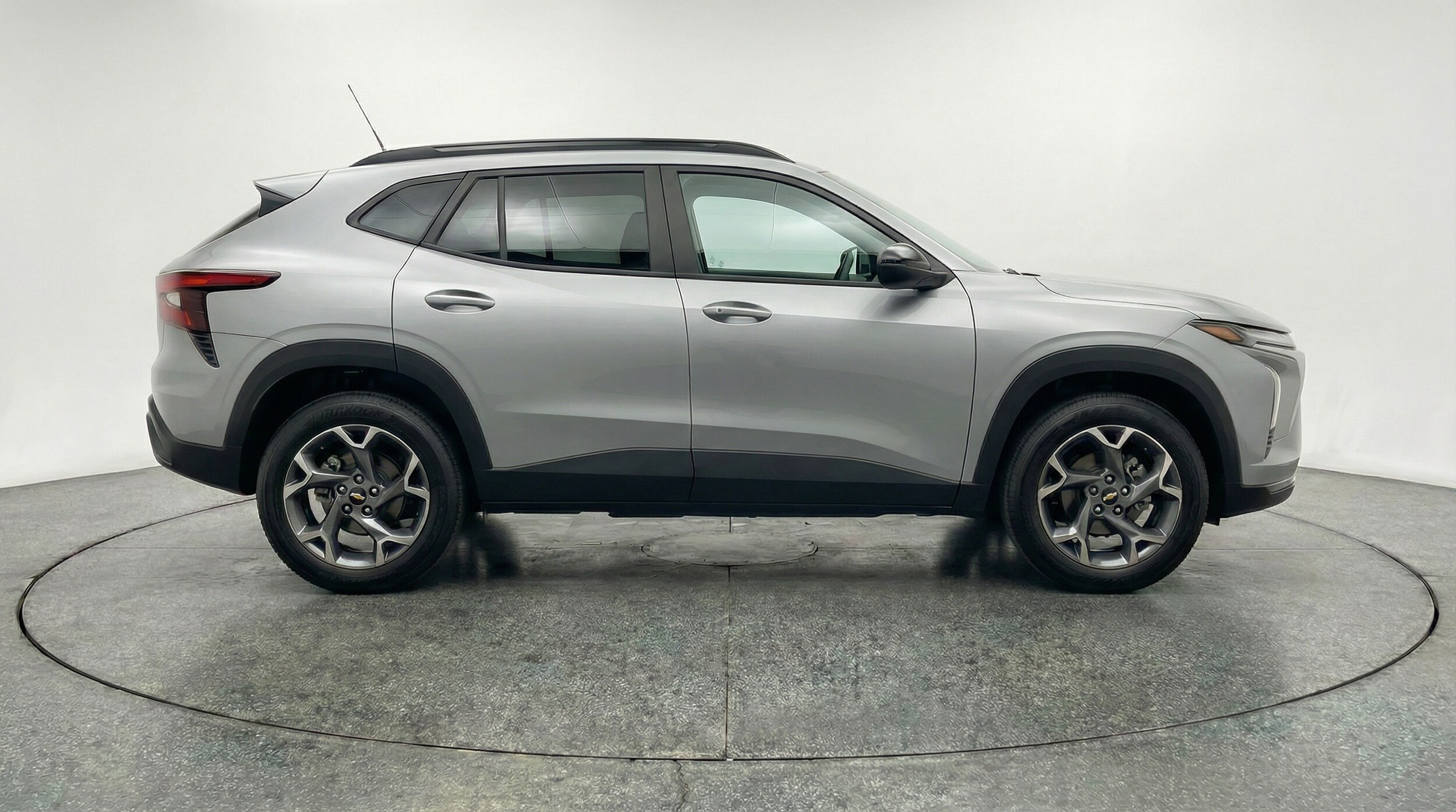 Thumbnail: 2025 Chevrolet Trax - 8