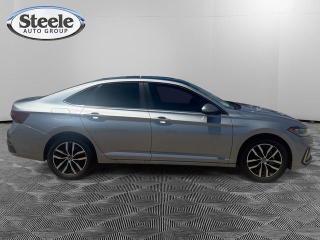2026 Volkswagen Jetta SE - Photo 6