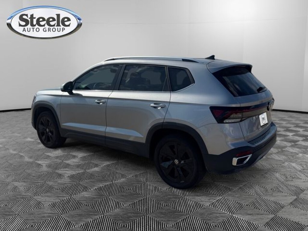 New 2025 Volkswagen Taos 1.5T SE SUV