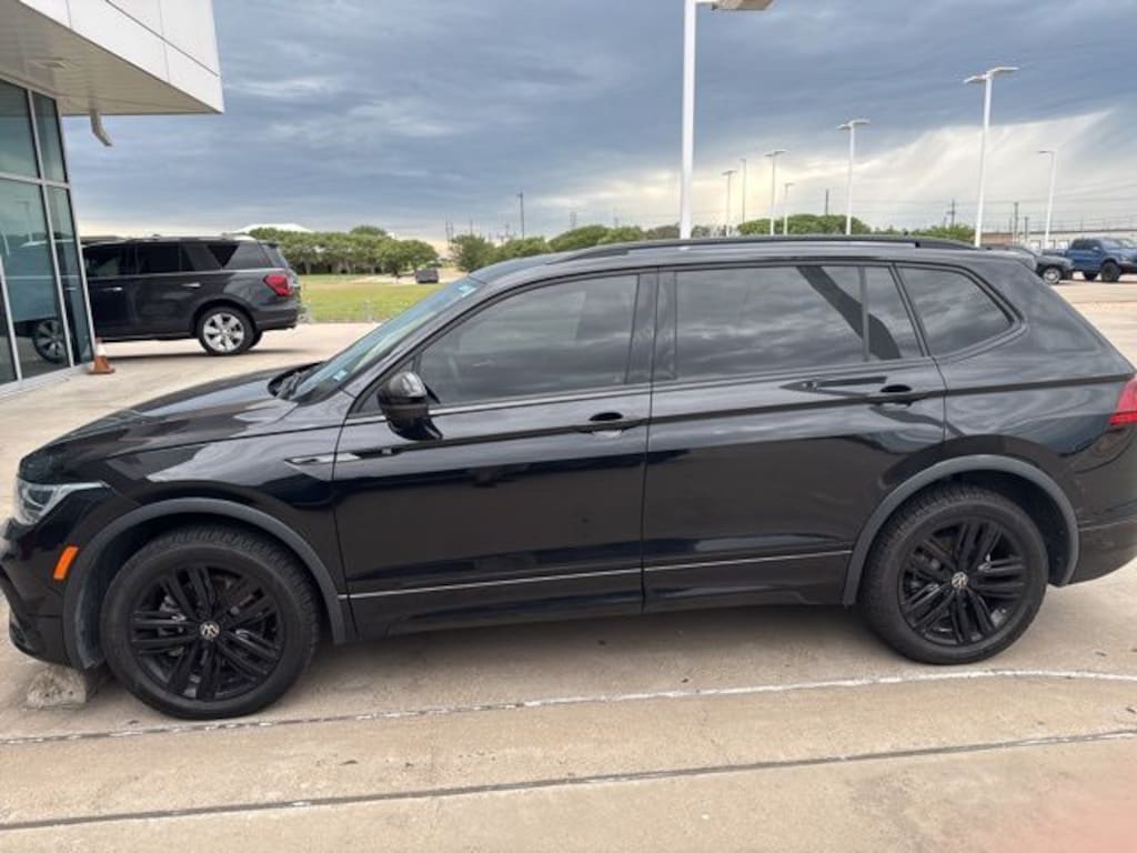 Used 2022 Volkswagen Tiguan 2.0T SE R-Line Black SUV