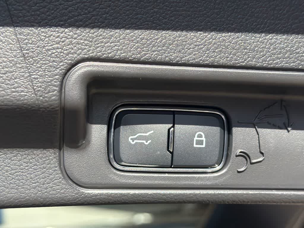 Thumbnail: 2026 Ford Explorer - 18