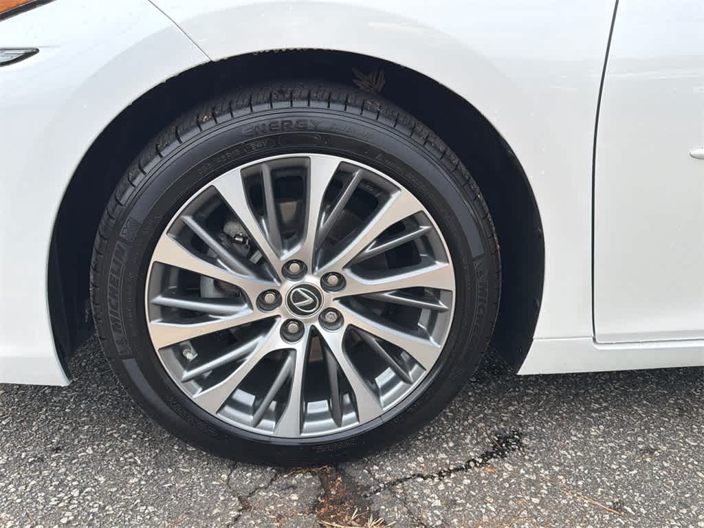 Thumbnail: 2020 Lexus ES - 9