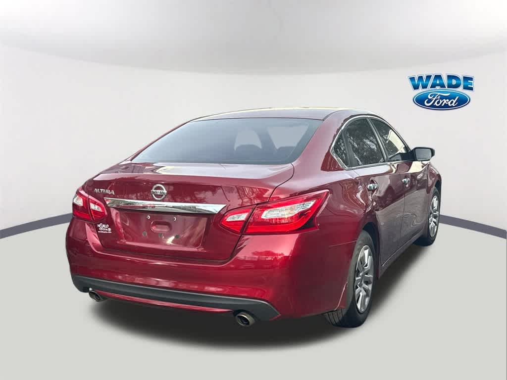 Thumbnail: 2017 Nissan Altima - 4