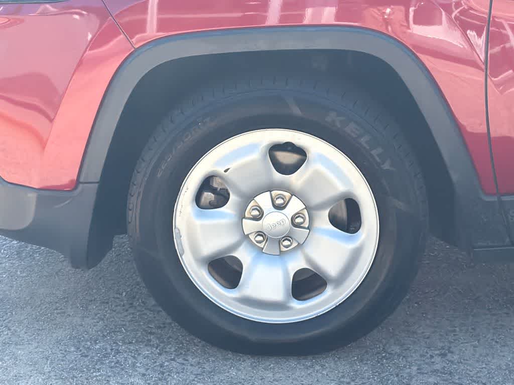 Thumbnail: 2015 Jeep Cherokee - 9