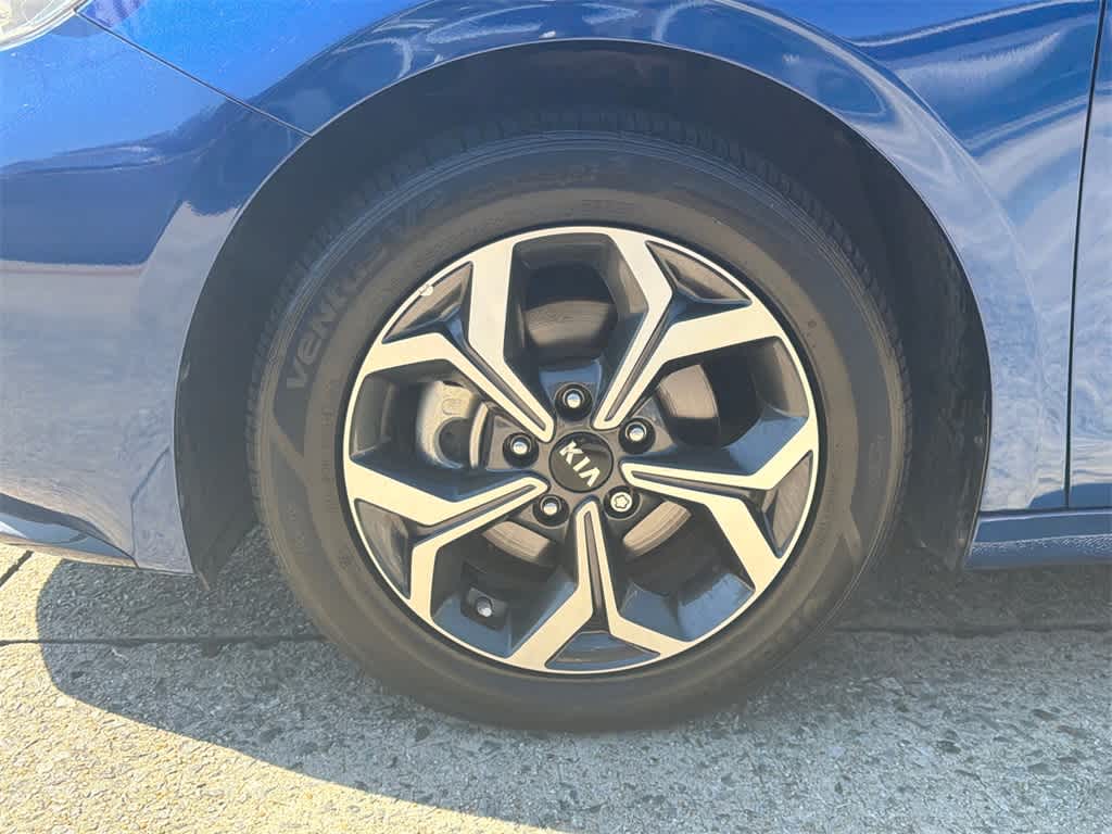 Thumbnail: 2021 Kia Forte - 9