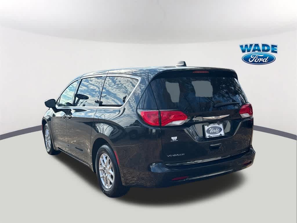 Thumbnail: 2023 Chrysler Voyager - 7