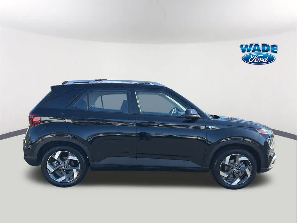 Thumbnail: 2023 Hyundai Venue - 4