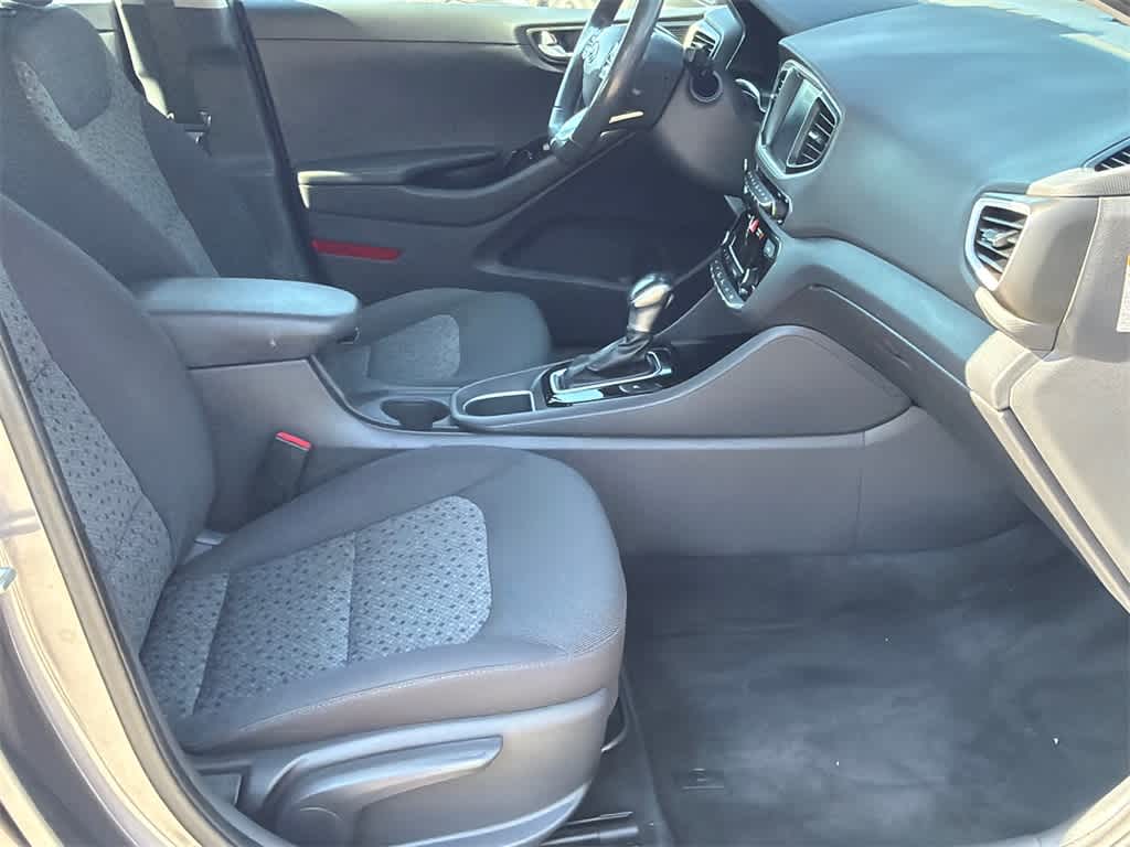 Thumbnail: 2017 Hyundai Ioniq - 12