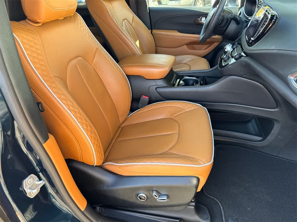 Thumbnail: 2022 Chrysler Pacifica - 12