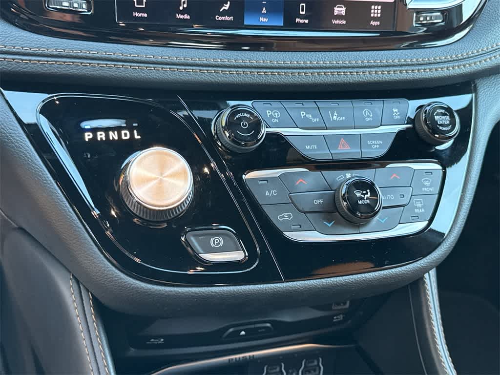 Thumbnail: 2022 Chrysler Pacifica - 32