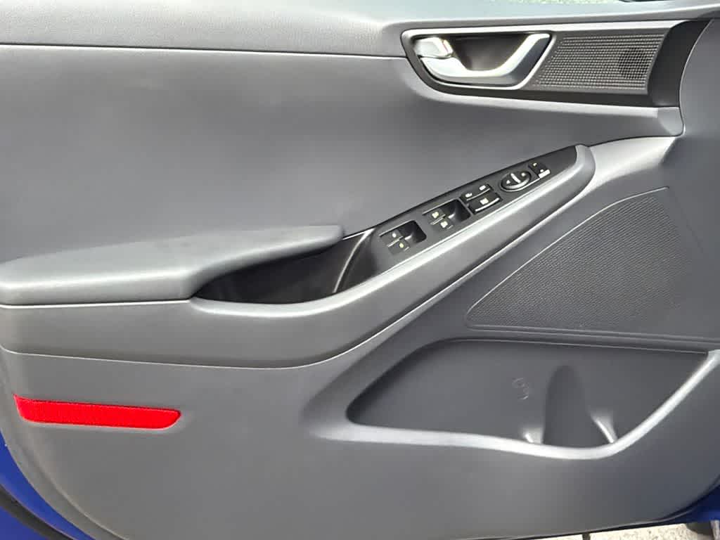 Thumbnail: 2019 Hyundai Ioniq - 11