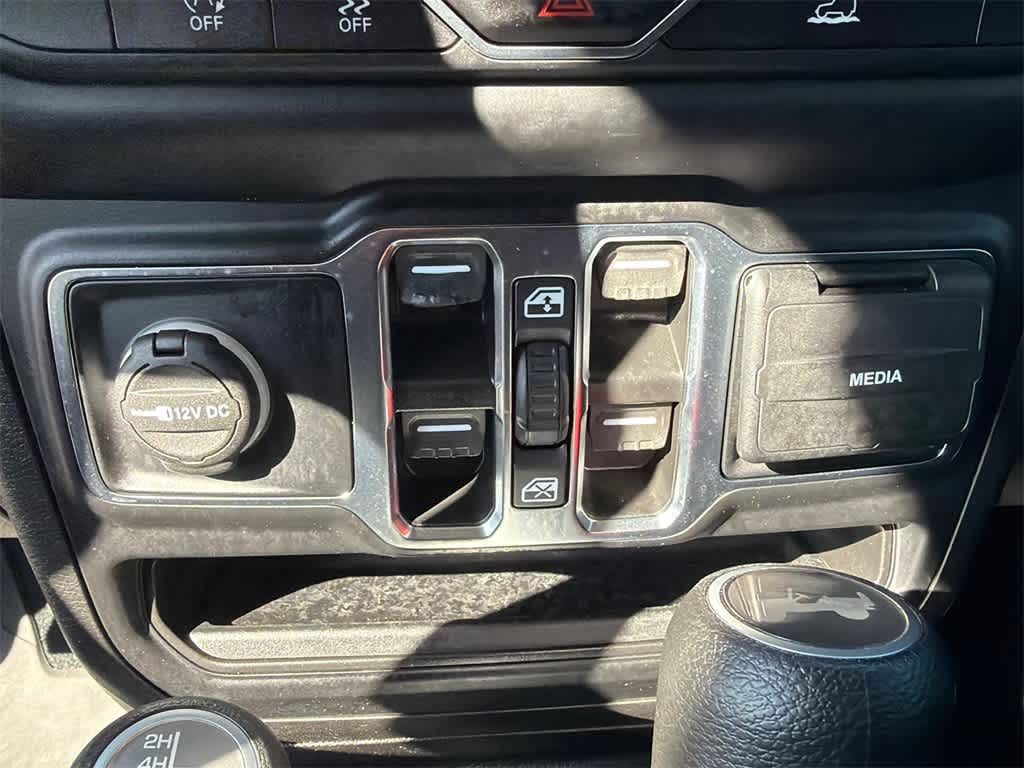 Thumbnail: 2022 Jeep Wrangler - 29