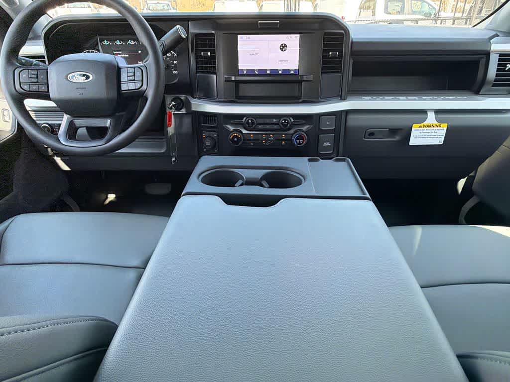 Thumbnail: 2025 Ford F-350 - 48