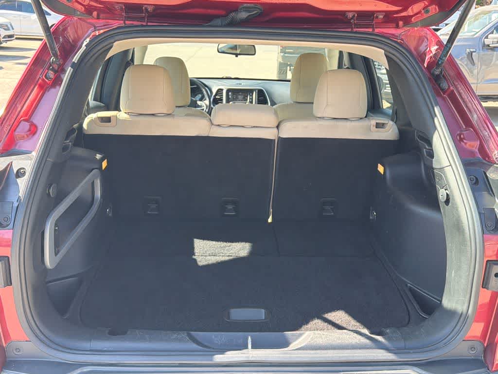 Thumbnail: 2015 Jeep Cherokee - 16