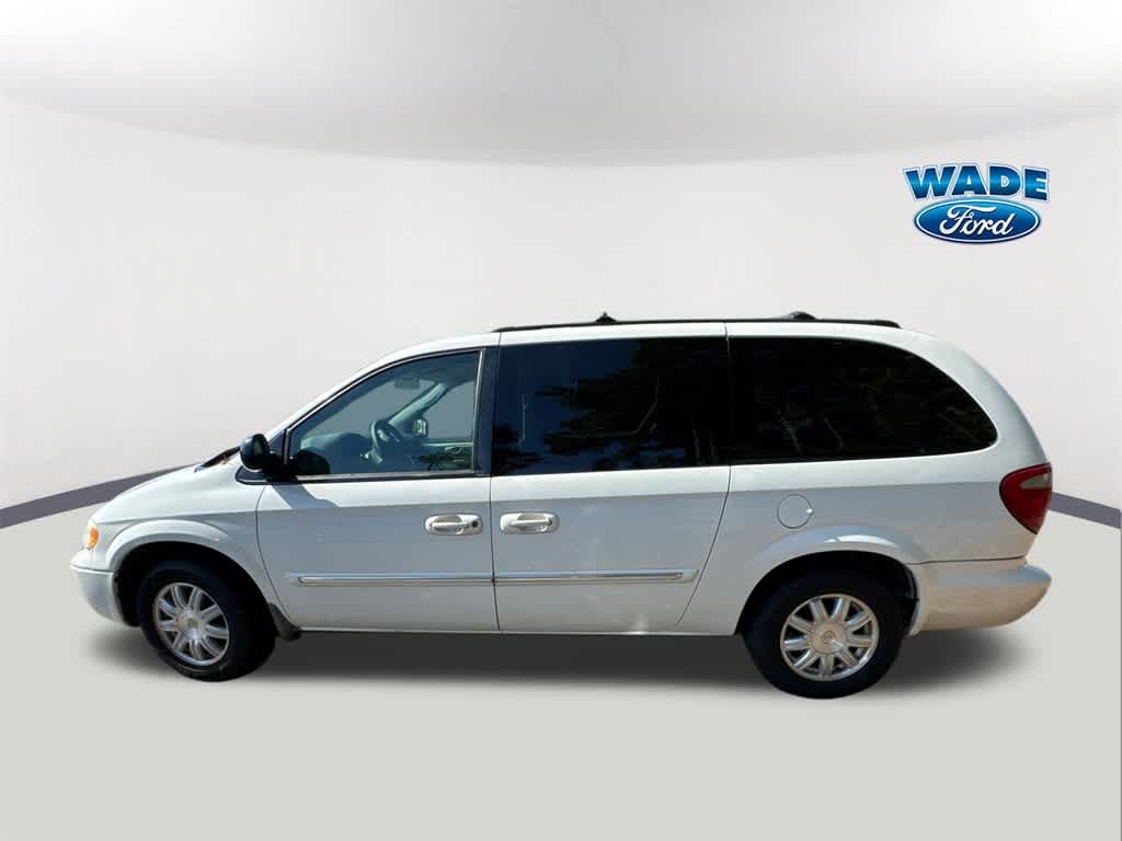 Thumbnail: 2005 Chrysler Town & Country - 7