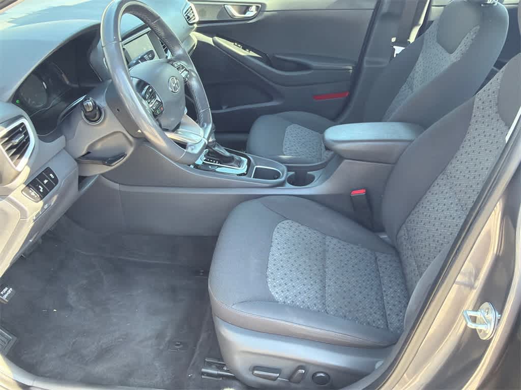 Thumbnail: 2017 Hyundai Ioniq - 10