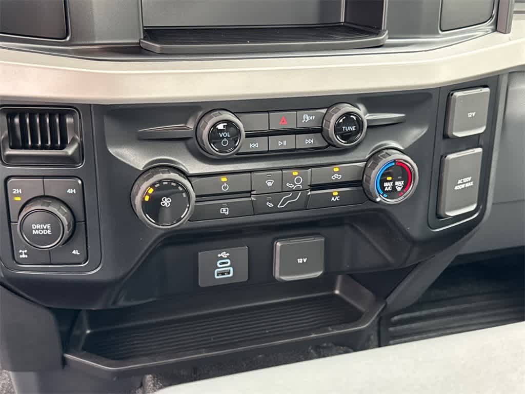 Thumbnail: 2025 Ford F-250 - 28