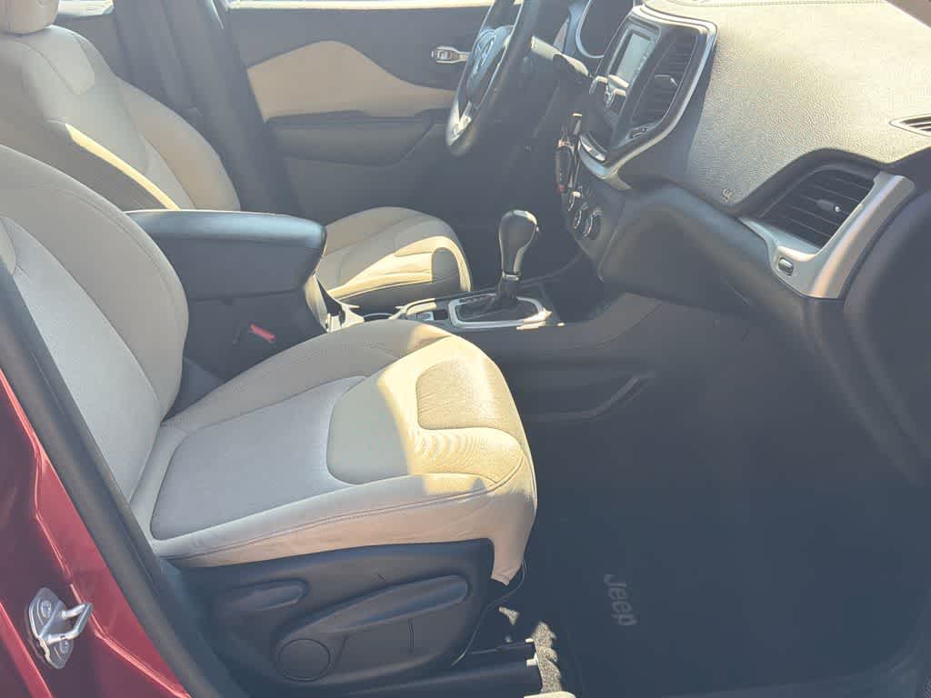 Thumbnail: 2015 Jeep Cherokee - 12