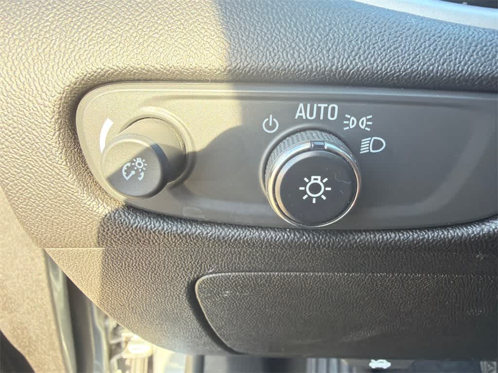 Thumbnail: 2023 Chevrolet Malibu - 31