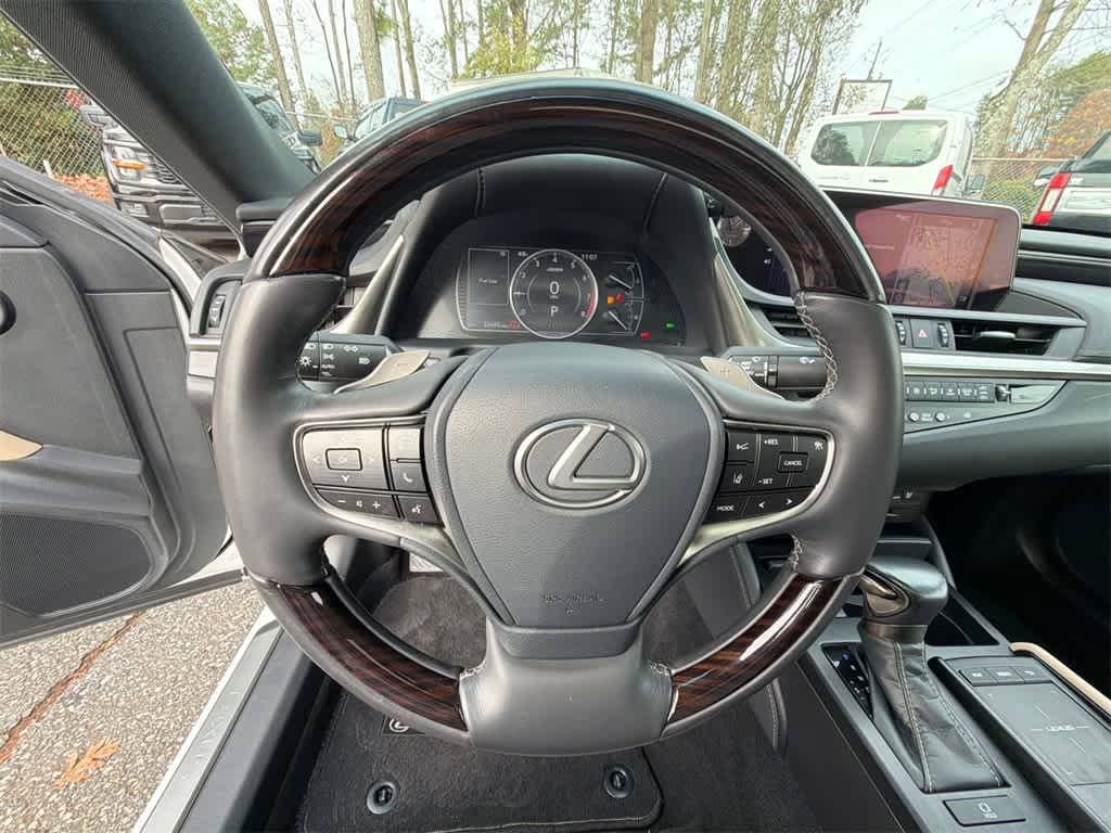 Thumbnail: 2020 Lexus ES - 21