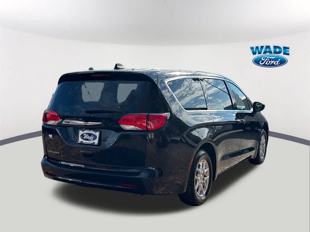 Thumbnail: 2023 Chrysler Voyager - 5