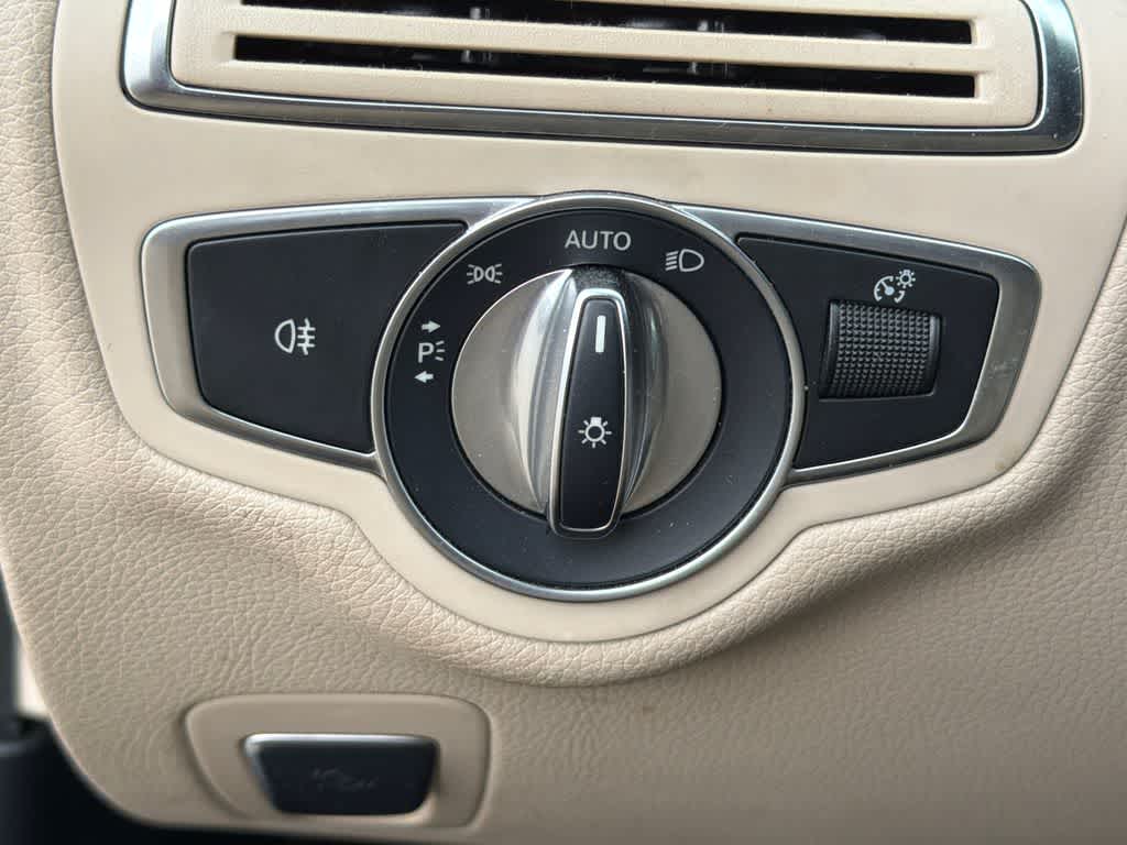 Thumbnail: 2017 Mercedes-Benz C-Class - 31