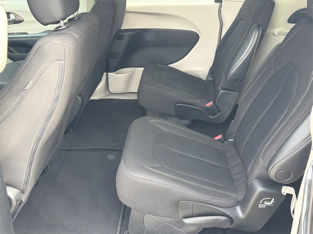 Thumbnail: 2023 Chrysler Voyager - 17