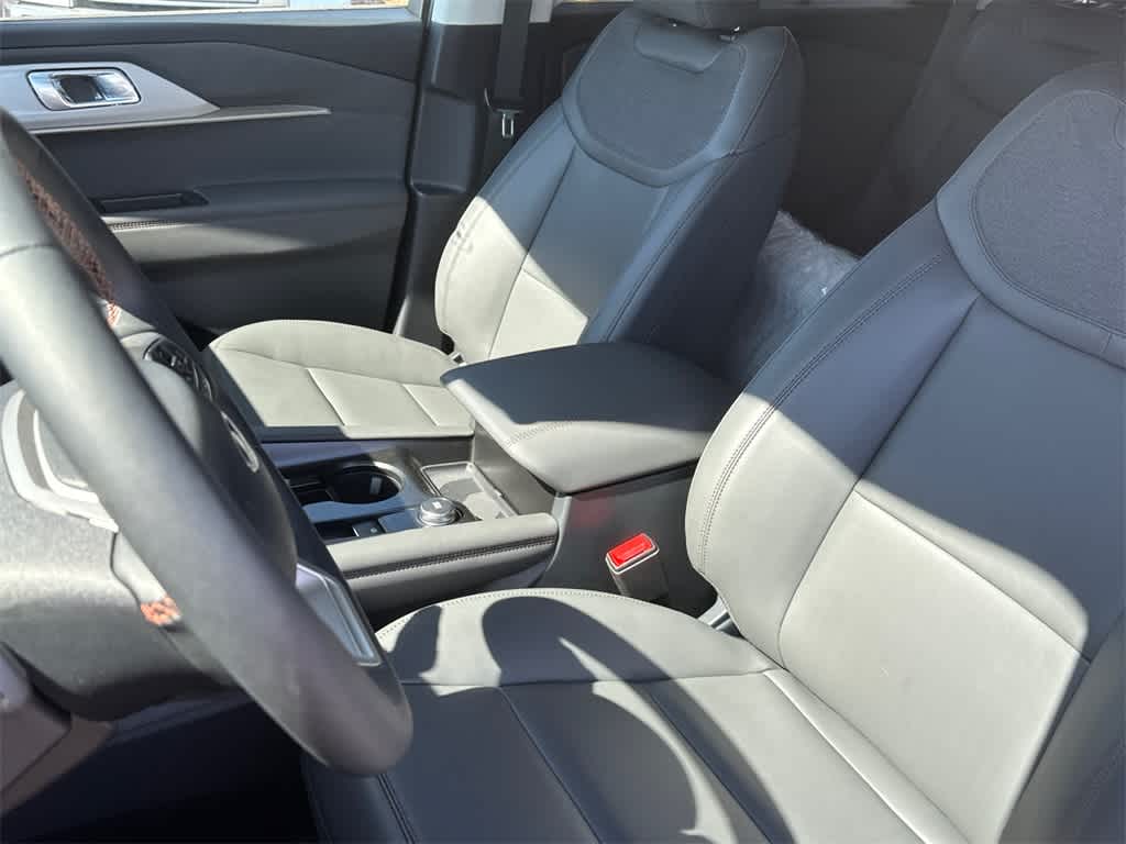 Thumbnail: 2025 Ford Explorer - 12
