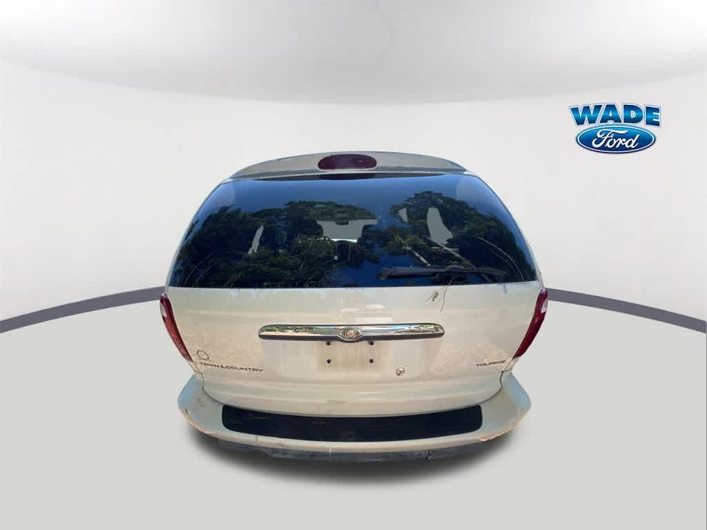 Thumbnail: 2005 Chrysler Town & Country - 5