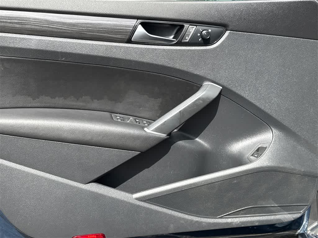 Thumbnail: 2020 Volkswagen Passat - 11