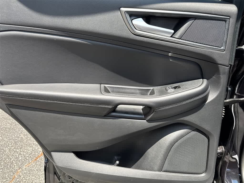 Thumbnail: 2024 Ford Edge - 17