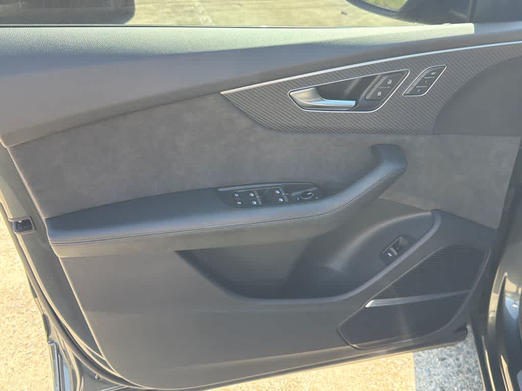 Thumbnail: 2022 Audi RS Q8 - 11