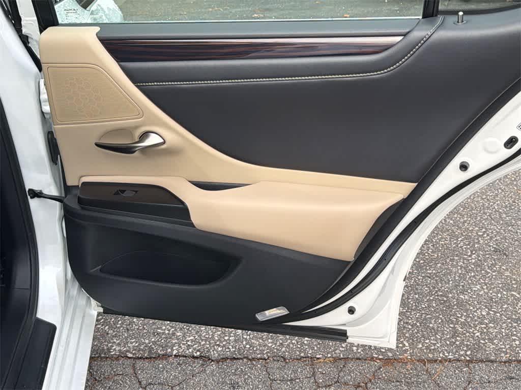 Thumbnail: 2020 Lexus ES - 15