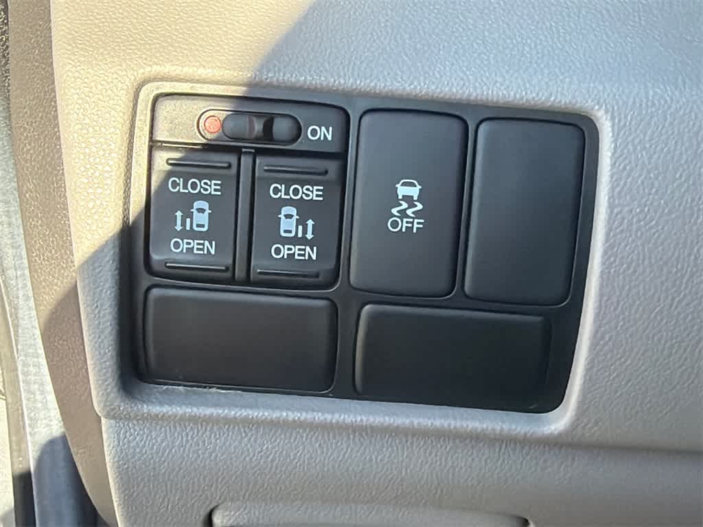 Thumbnail: 2012 Honda Odyssey - 30