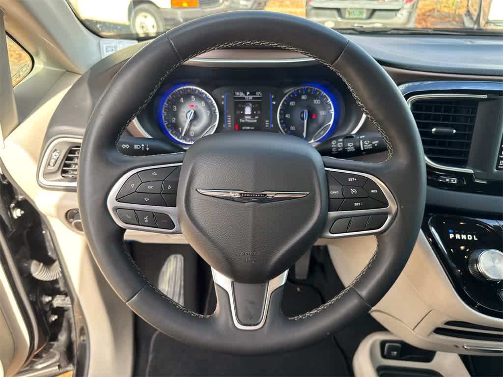 Thumbnail: 2023 Chrysler Voyager - 22