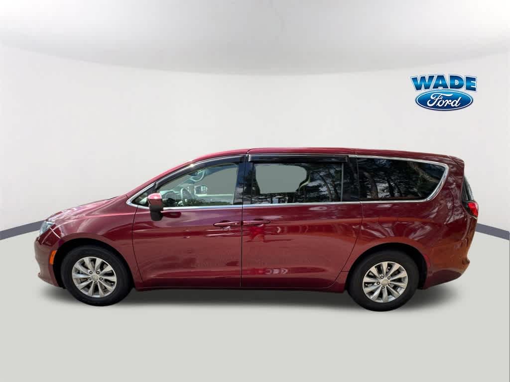 Thumbnail: 2017 Chrysler Pacifica - 7