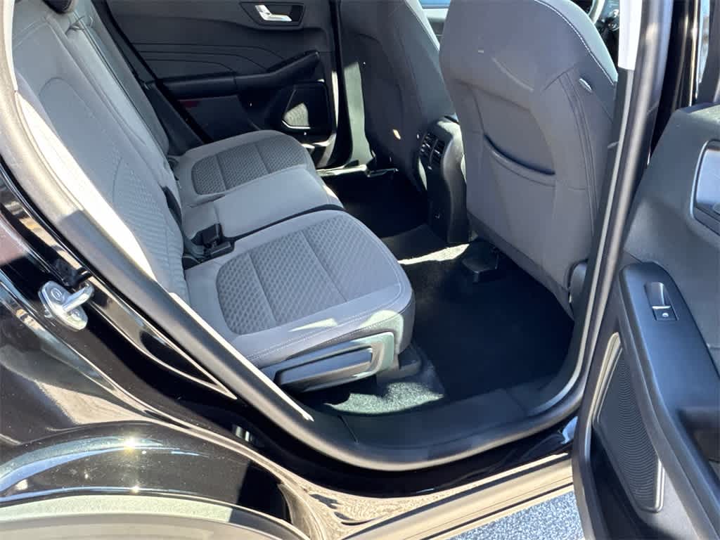 Thumbnail: 2021 Ford Escape - 14