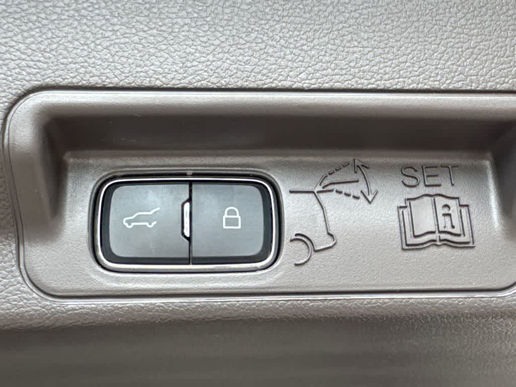 Thumbnail: 2021 Ford Explorer - 17