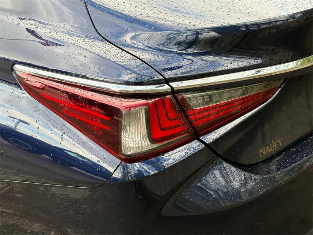 Thumbnail: 2020 Lexus ES - 11