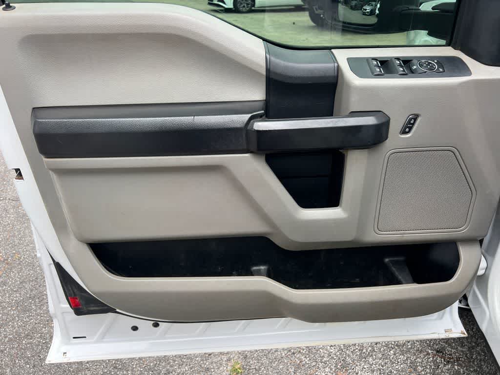 Thumbnail: 2019 Ford Econoline - 9