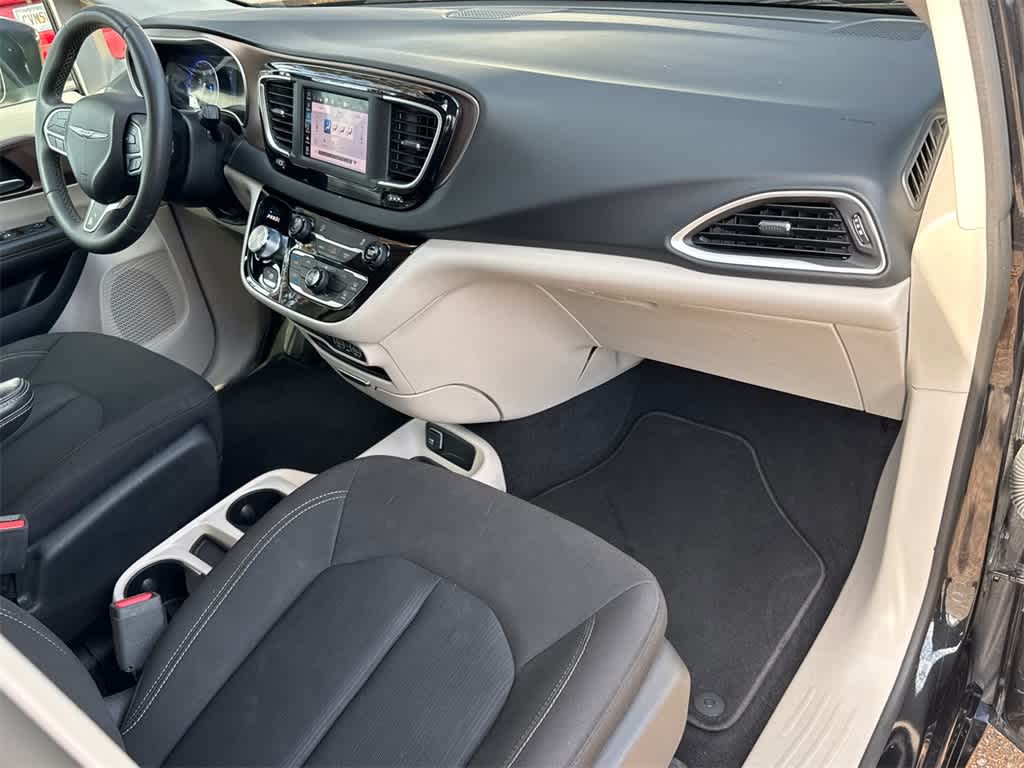 Thumbnail: 2023 Chrysler Voyager - 13