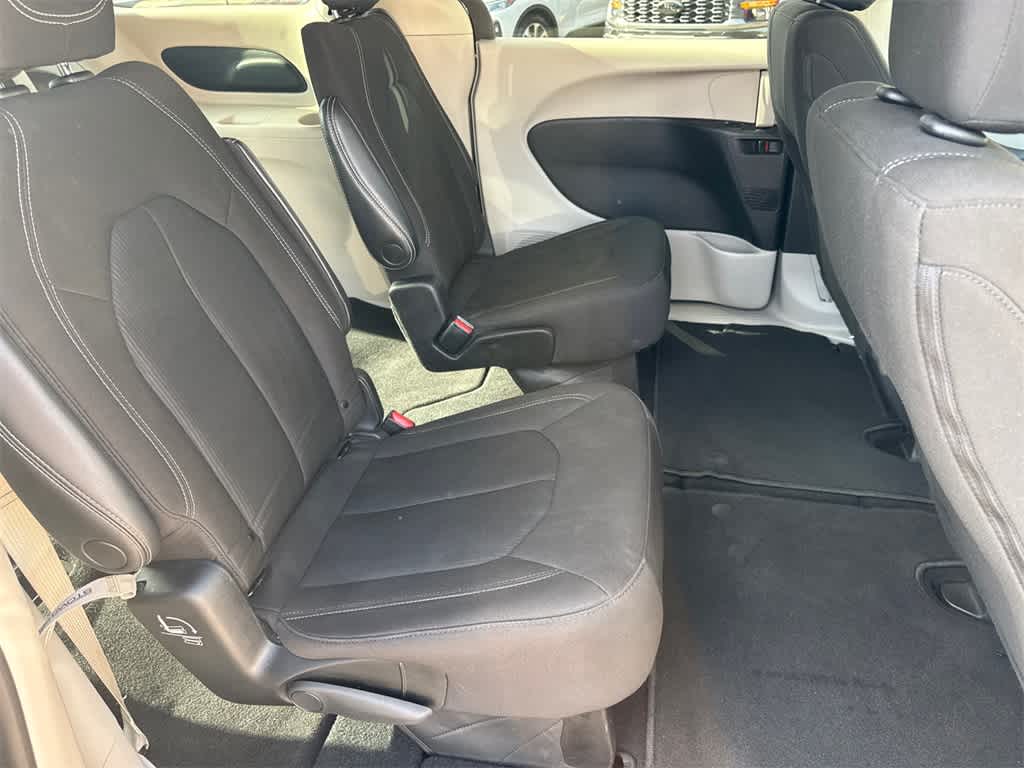 Thumbnail: 2023 Chrysler Voyager - 14