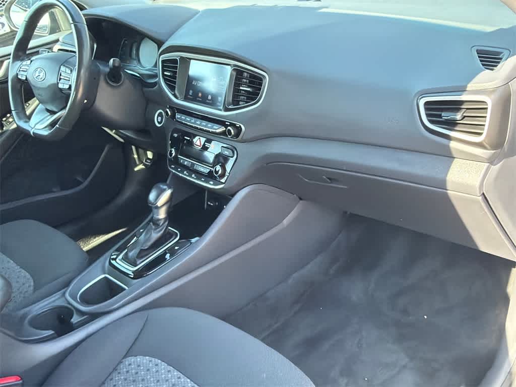 Thumbnail: 2017 Hyundai Ioniq - 13