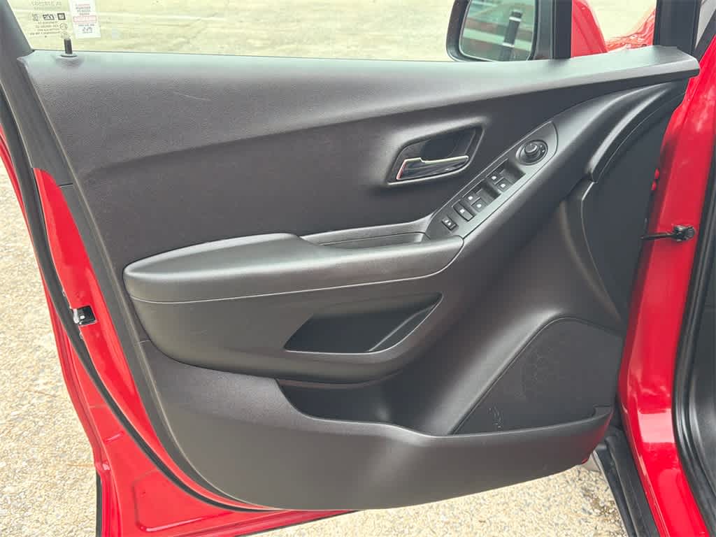 Thumbnail: 2016 Chevrolet Trax - 11