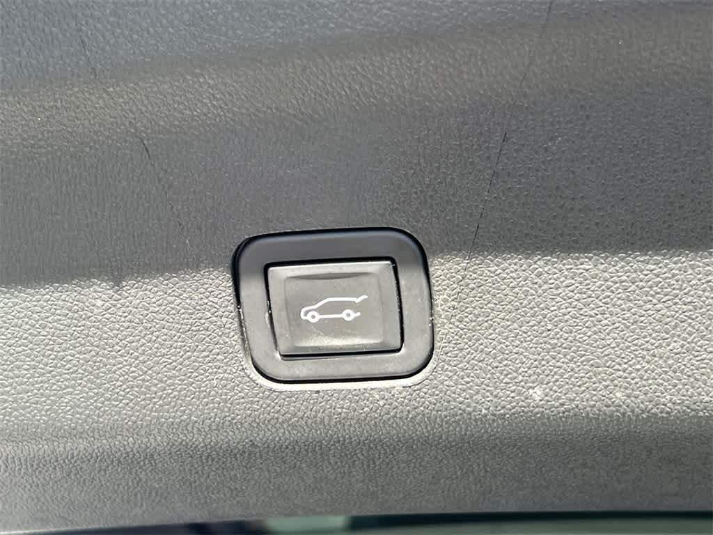 Thumbnail: 2023 Chevrolet Suburban - 17