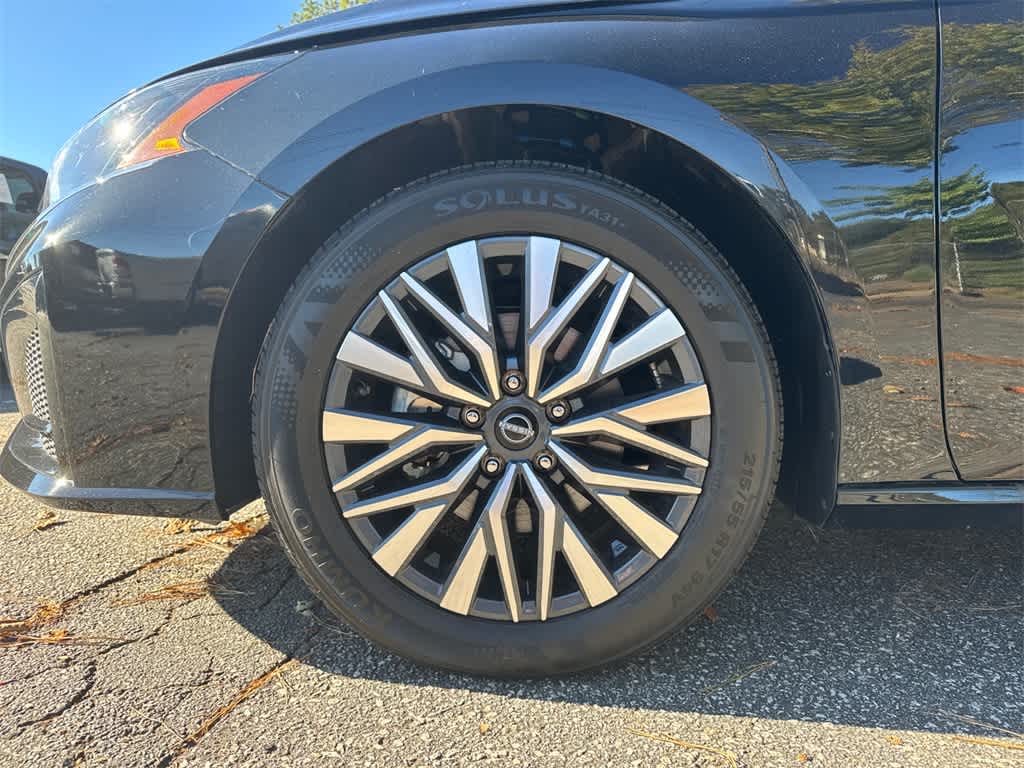 Thumbnail: 2025 Nissan Altima - 9