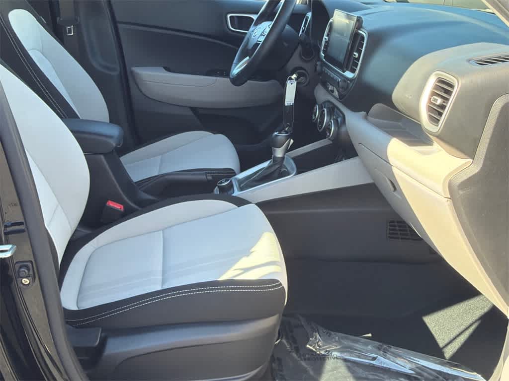 Thumbnail: 2023 Hyundai Venue - 12