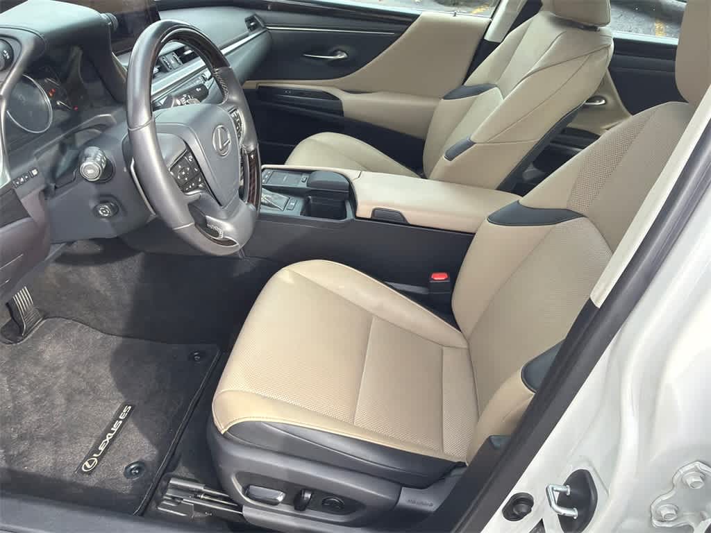 Thumbnail: 2020 Lexus ES - 10