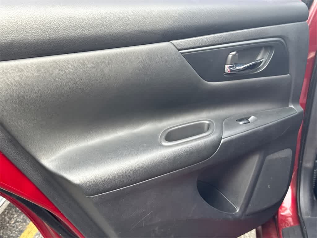 Thumbnail: 2017 Nissan Altima - 11