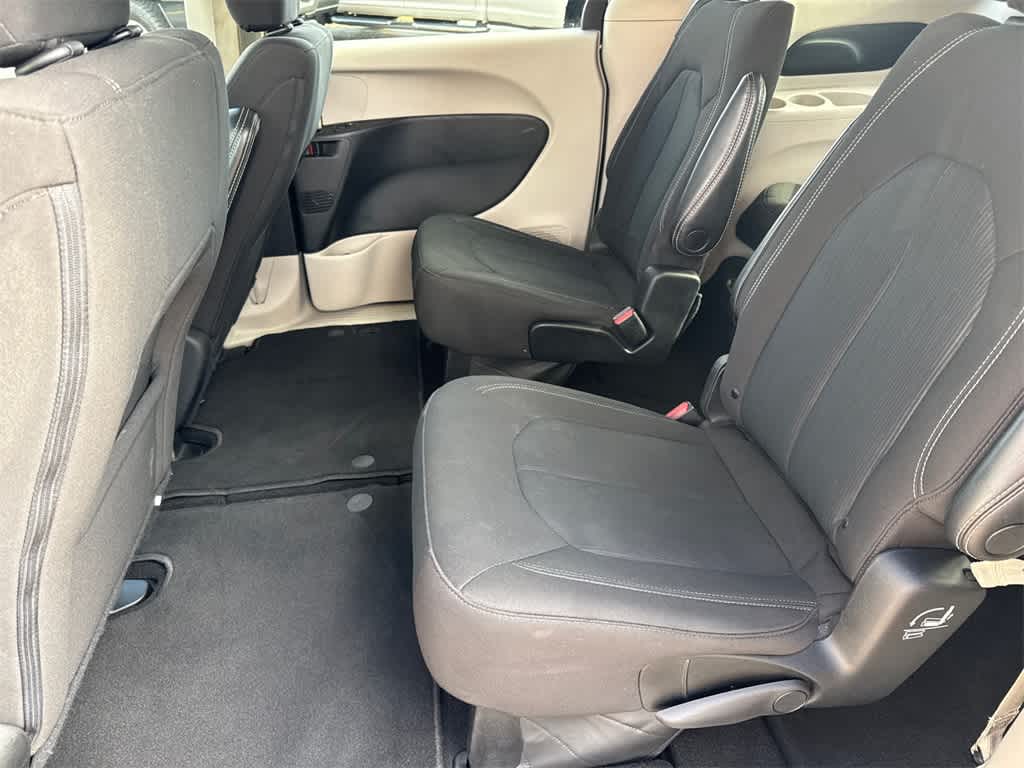 Thumbnail: 2023 Chrysler Voyager - 17